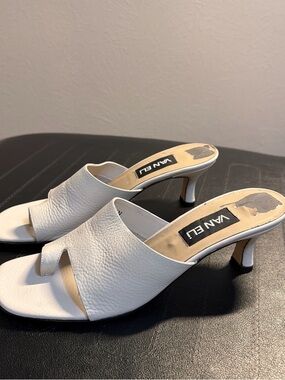 Van Eli Beige Leather Toe-Split Kitten Heel Mules